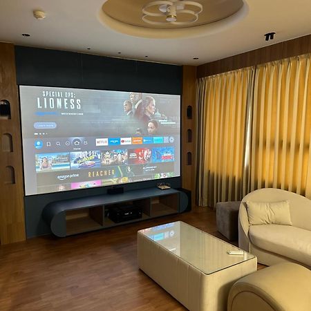 Hotel Victoria Prime Surat Bagian luar foto