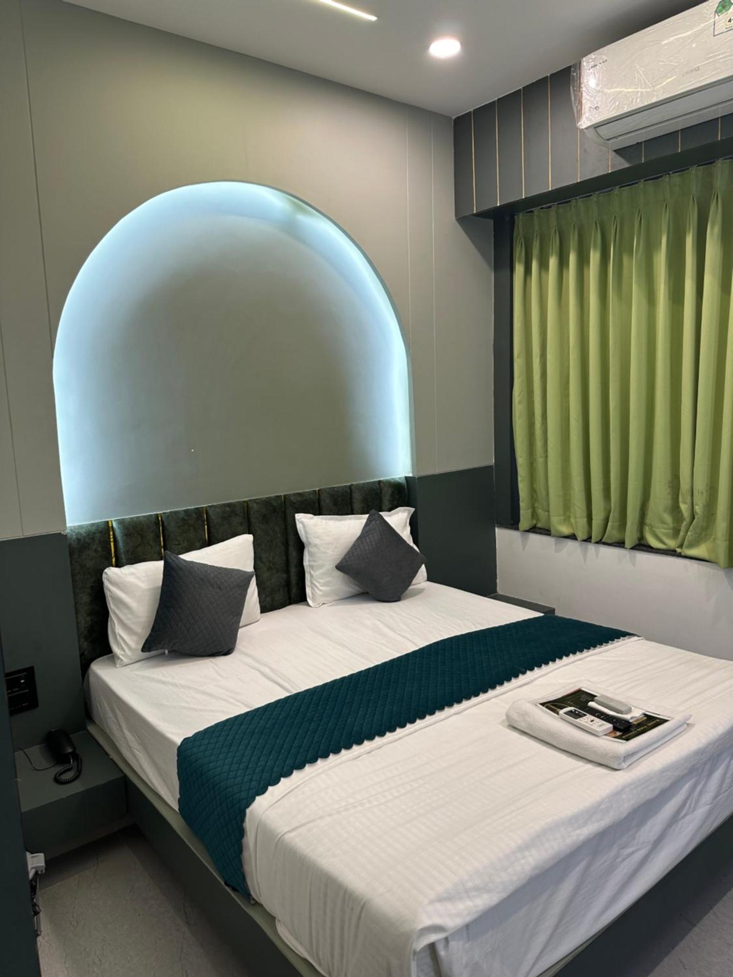 Hotel Victoria Prime Surat Bagian luar foto